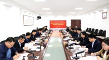 学校召开党委理论学习中心组（扩大）  暨意识形态工作领导小组会议