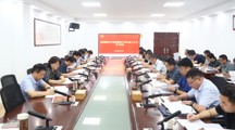 学校召开党委理论学习中心组（扩大）会议深入学习贯彻习近平总书记重要指示重要贺信精神